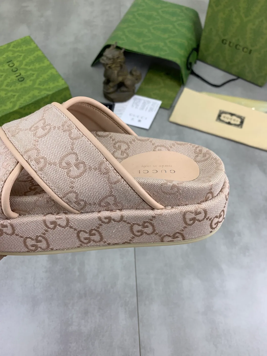 Men's men's shoes 💰P400💰[New model] High version 🎁🎁🎁 GUCCI New casual slippers for the Year of the Snake, original official website, perfect workmanship, transmitting a kind of noble luxury, sublimating its definition of luxury in Gucci's high-end extraordinary craftsmanship. Original Gucci double G combination outsole, code number: 35-46, complete package